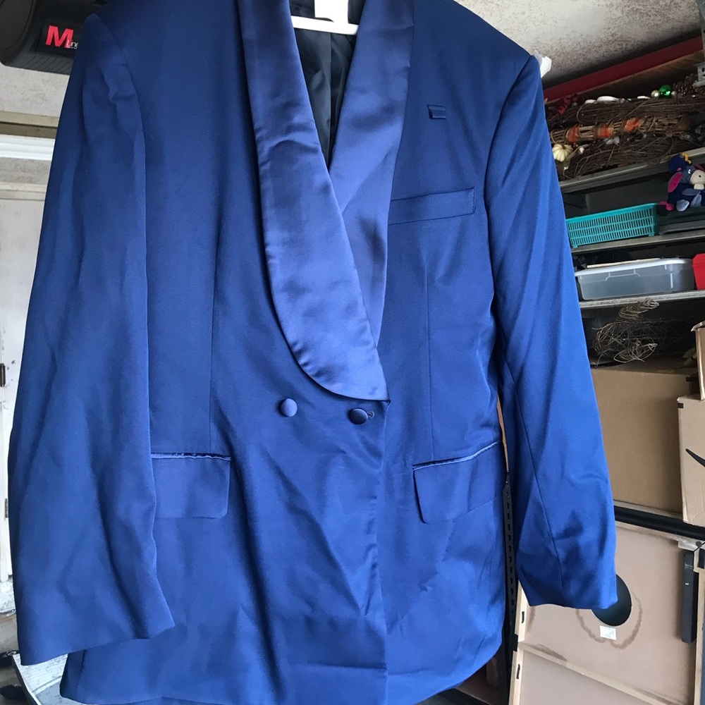 Royal blue vintage mens suit jacket. In new condition